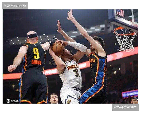 约基奇赛后与爱沙尼亚小将拥抱交换球衣 温暖瞬间感动全场